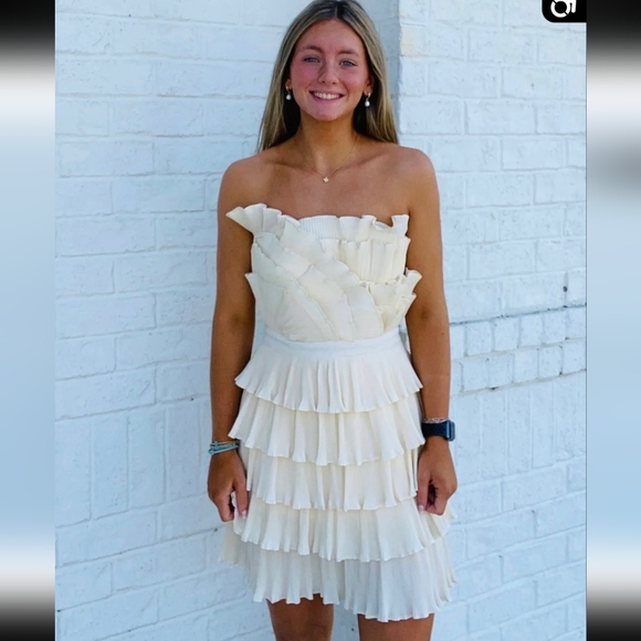 Cream Layered Pleated Ruffle Mini Dress Size Medium - Picture 1 of 7
